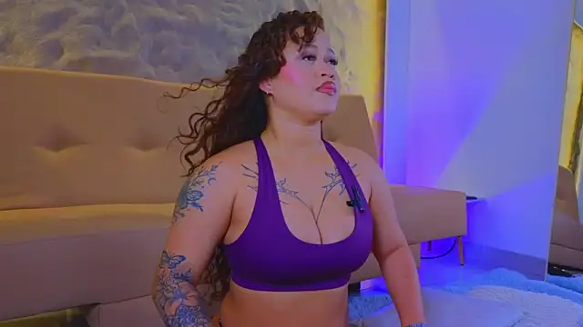 Isa  Blanc online show from October 10, 1:26 am