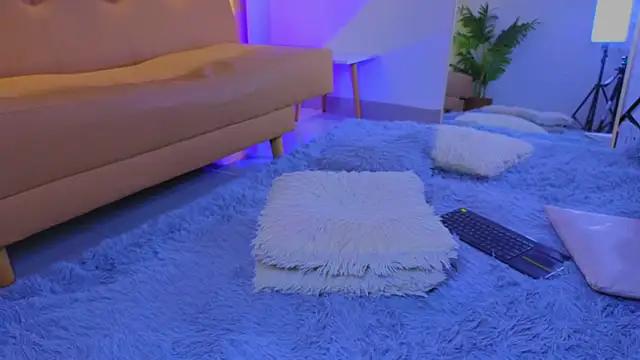 Isa  Blanc online show from October 12, 2:21 am