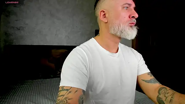 Snapshot of BlowMyXXL chatting on February 1, 9:11 am BlowMyXXL online show from February 1, 9:11 am