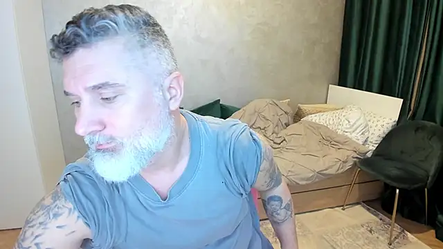 Snapshot of BlowMyXXL chatting on February 7, 7:17 pm BlowMyXXL online show from February 7, 7:17 pm