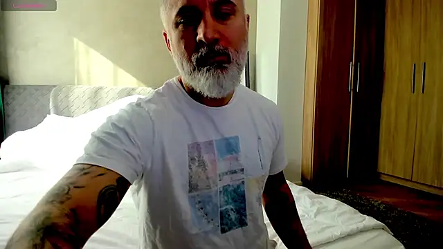 Snapshot of BlowMyXXL chatting on February 24, 8:17 am BlowMyXXL online show from February 24, 8:17 am