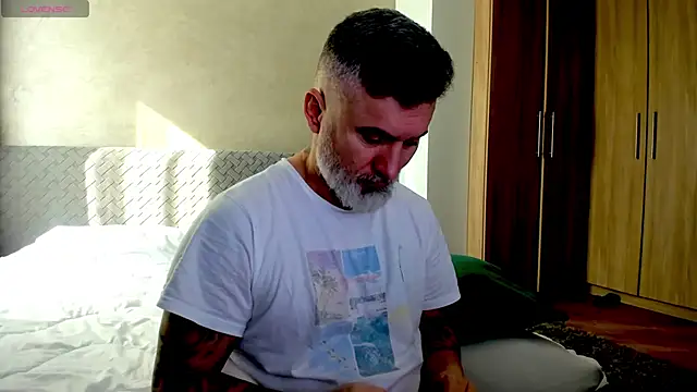 Snapshot of BlowMyXXL chatting on February 26, 8:37 am BlowMyXXL online show from February 26, 8:37 am