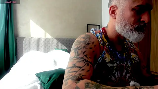 Snapshot of BlowMyXXL chatting on March 7, 8:02 am BlowMyXXL online show from March 7, 8:02 am