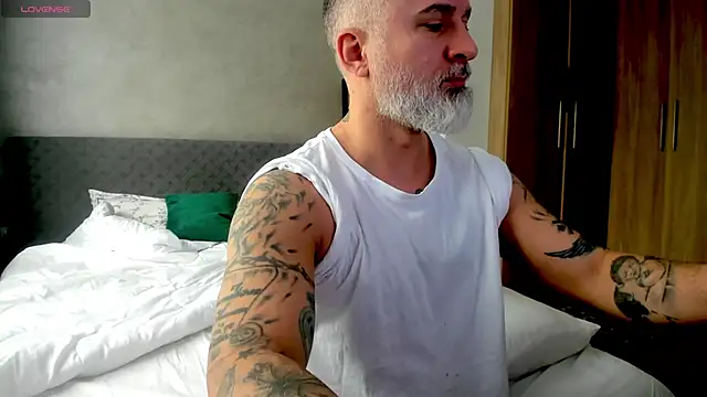 Snapshot of BlowMyXXL chatting on March 16, 8:10 am BlowMyXXL online show from March 16, 8:10 am