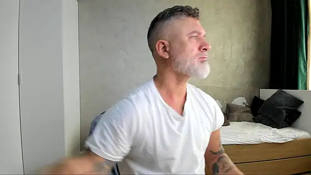 Snapshot of BlowMyXXL chatting on September 9, 4:56 am BlowMyXXL online show from September 9, 4:56 am