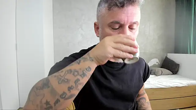 Snapshot of BlowMyXXL chatting on September 12, 5:51 am BlowMyXXL online show from September 12, 5:51 am