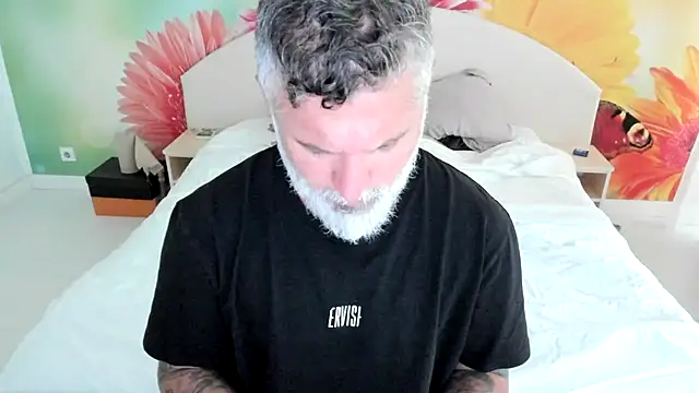 Snapshot of BlowMyXXL chatting on November 16, 11:38 am BlowMyXXL online show from November 16, 11:38 am