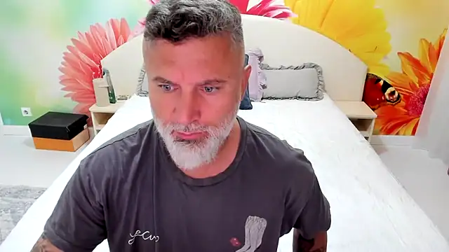 Snapshot of BlowMyXXL chatting on November 18, 4:22 pm BlowMyXXL online show from November 18, 4:22 pm