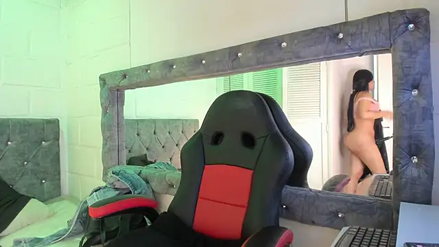 sarajhonson dl online show from February 25, 5:25 pm