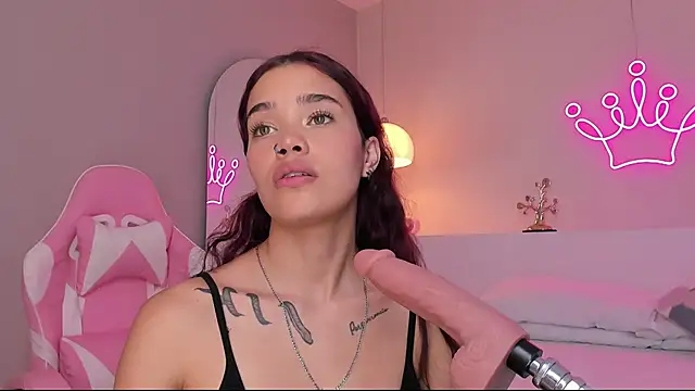 Snapshot of violeth_hill chatting on January 22, 10:48 pm violeth hill online show from January 22, 10:48 pm