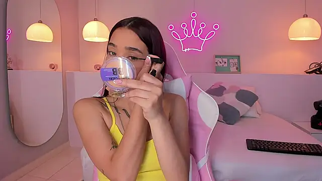 Snapshot of violeth_hill chatting on January 29, 8:25 pm violeth hill online show from January 29, 8:25 pm