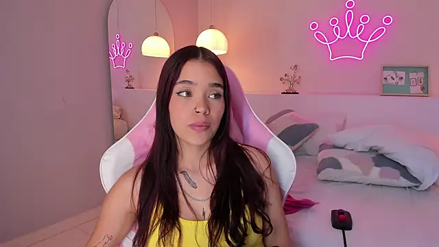 Snapshot of violeth_hill chatting on January 29, 11:35 pm violeth hill online show from January 29, 11:35 pm