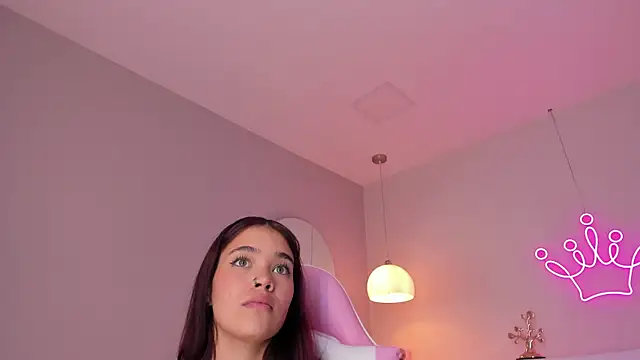 Snapshot of violeth_hill chatting on January 30, 2:38 am violeth hill online show from January 30, 2:38 am