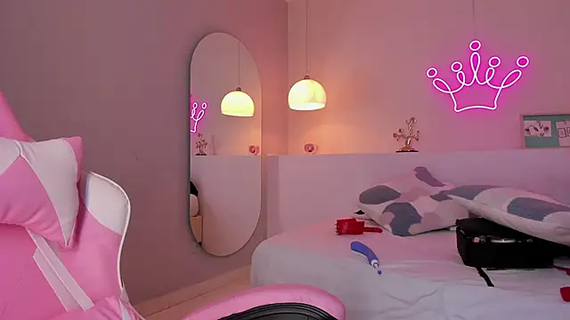 Snapshot of violeth_hill chatting on February 1, 2:05 am violeth hill online show from February 1, 2:05 am