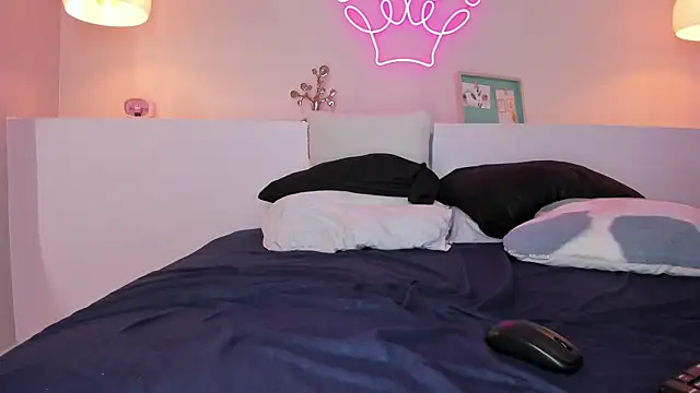 Snapshot of violeth_hill chatting on February 7, 7:07 am violeth hill online show from February 7, 7:07 am