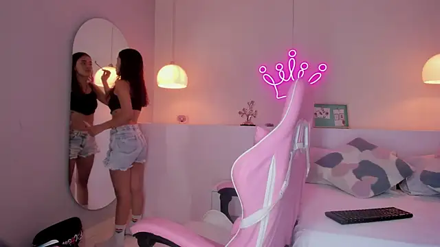 Snapshot of violeth_hill chatting on February 9, 8:56 pm violeth hill online show from February 9, 8:56 pm