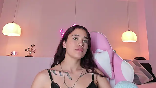 Snapshot of violeth_hill chatting on February 11, 1:41 am violeth hill online show from February 11, 1:41 am