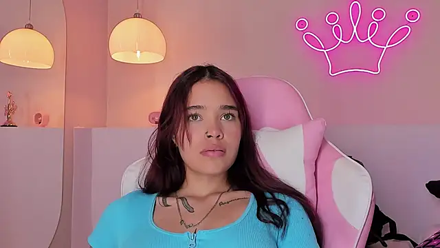 Snapshot of violeth_hill chatting on February 15, 11:36 pm violeth hill online show from February 15, 11:36 pm