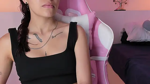 Snapshot of violeth_hill chatting on February 22, 8:09 pm violeth hill online show from February 22, 8:09 pm