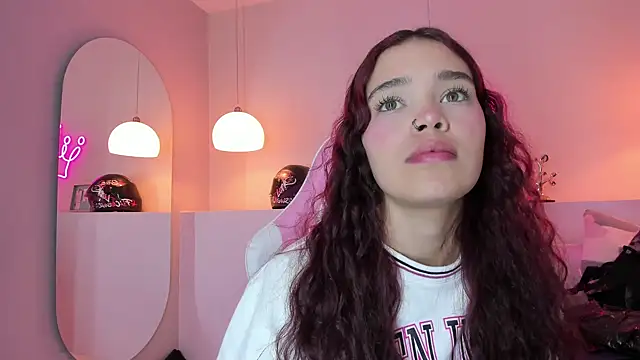 Snapshot of violeth_hill chatting on February 26, 4:47 am violeth hill online show from February 26, 4:47 am