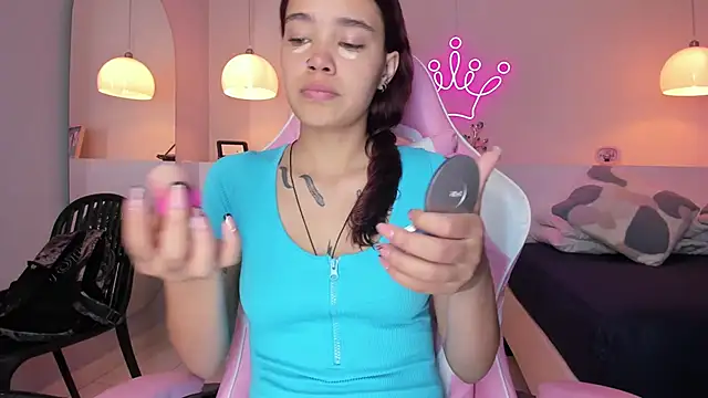 Snapshot of violeth_hill chatting on March 3, 8:21 pm violeth hill online show from March 3, 8:21 pm