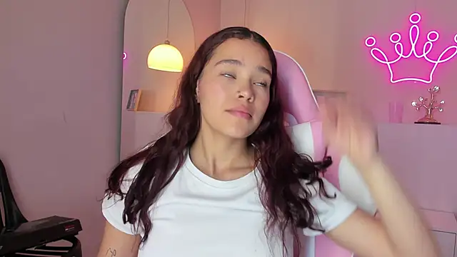 Snapshot of violeth_hill chatting on March 8, 7:20 pm violeth hill online show from March 8, 7:20 pm