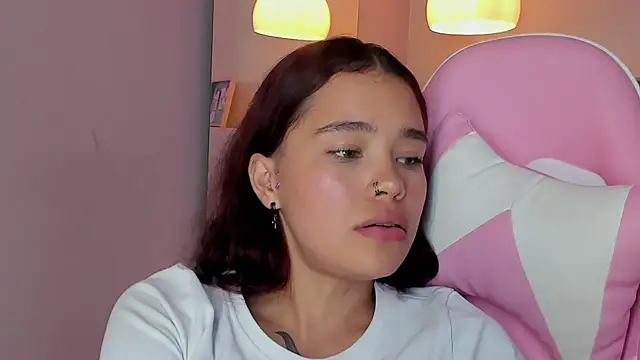 Snapshot of violeth_hill chatting on March 8, 10:24 pm violeth hill online show from March 8, 10:24 pm