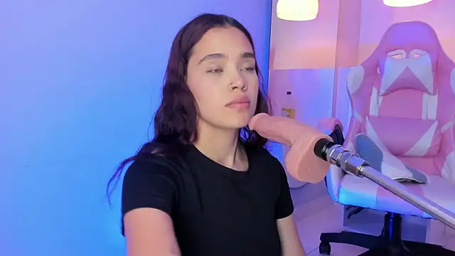 Snapshot of violeth_hill chatting on March 10, 8:01 pm violeth hill online show from March 10, 8:01 pm