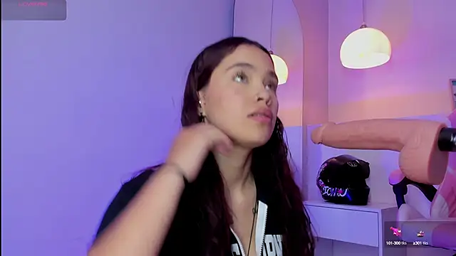 Snapshot of violeth_hill chatting on March 12, 7:49 pm violeth hill online show from March 12, 7:49 pm