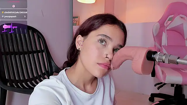 Snapshot of violeth_hill chatting on March 21, 10:39 pm violeth hill online show from March 21, 10:39 pm