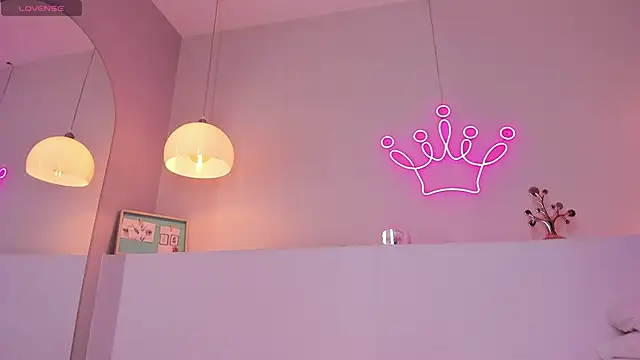 Snapshot of violeth_hill chatting on October 18, 5:35 pm violeth hill online show from October 18, 5:35 pm