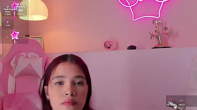 Snapshot of violeth_hill chatting on October 22, 7:02 pm violeth hill online show from October 22, 7:02 pm