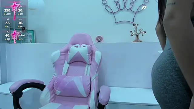 Snapshot of violeth_hill chatting on October 23, 7:56 pm violeth hill online show from October 23, 7:56 pm