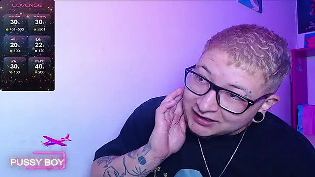 Snapshot of princeFtm chatting on December 18, 1:26 am princeFtm online show from December 18, 1:26 am