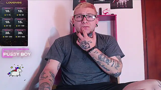 Snapshot of princeFtm chatting on January 19, 8:09 pm princeFtm online show from January 19, 8:09 pm