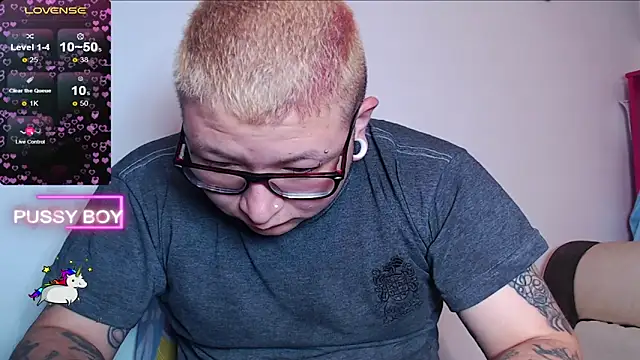 Snapshot of princeFtm chatting on January 22, 8:49 pm princeFtm online show from January 22, 8:49 pm