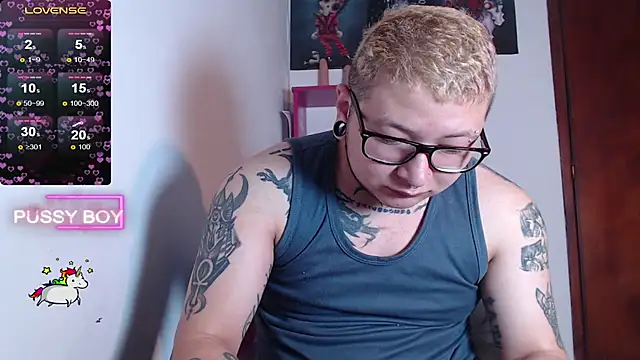 Snapshot of princeFtm chatting on January 31, 10:10 pm princeFtm online show from January 31, 10:10 pm