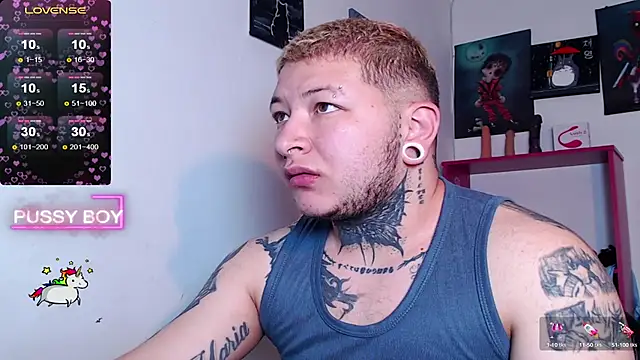 Snapshot of princeFtm chatting on February 10, 3:53 pm princeFtm online show from February 10, 3:53 pm