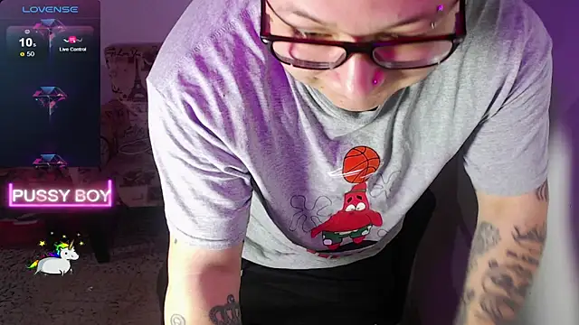 Snapshot of princeFtm chatting on February 21, 2:48 pm princeFtm online show from February 21, 2:48 pm