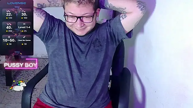 Snapshot of princeFtm chatting on March 8, 5:11 pm princeFtm online show from March 8, 5:11 pm