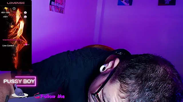 Snapshot of princeFtm chatting on October 29, 1:46 pm princeFtm online show from October 29, 1:46 pm