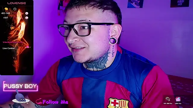 Snapshot of princeFtm chatting on November 9, 3:43 pm princeFtm online show from November 9, 3:43 pm