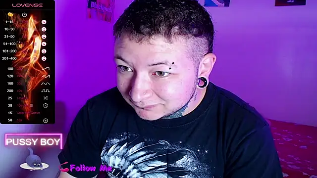 Snapshot of princeFtm chatting on November 17, 2:56 pm princeFtm online show from November 17, 2:56 pm