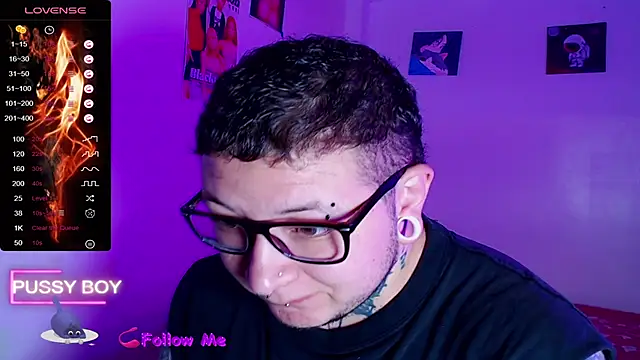 Snapshot of princeFtm chatting on November 27, 1:24 pm princeFtm online show from November 27, 1:24 pm