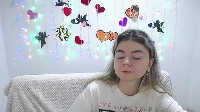 TinaRedly online show from February 20, 4:14 pm