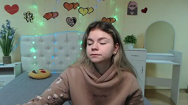 TinaRedly online show from March 11, 6:32 am