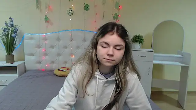 TinaRedly online show from March 22, 6:03 pm