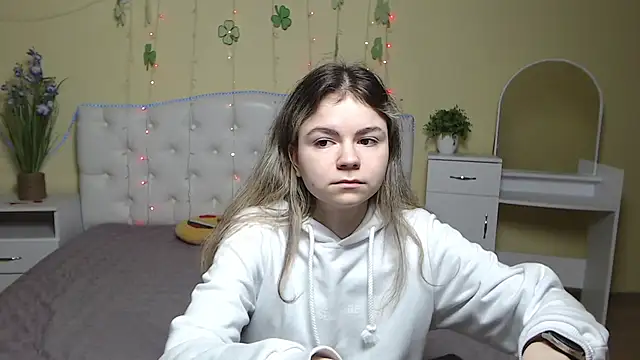 TinaRedly online show from March 22, 9:10 pm