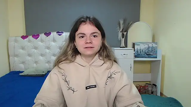 TinaRedly online show from October 3, 5:43 pm