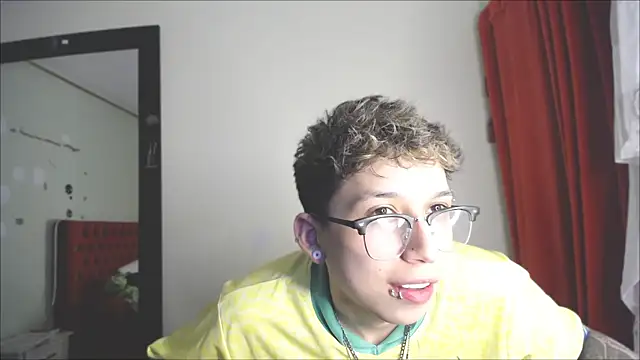  Thomas hot  online show from December 22, 11:20 pm